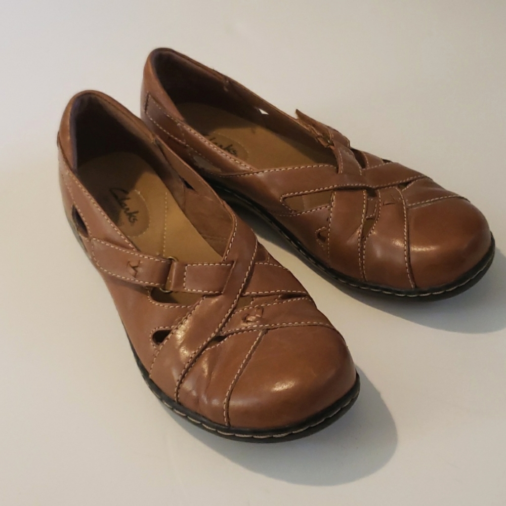 Women's Clarks Leather Slip-On Loafers Size 7M